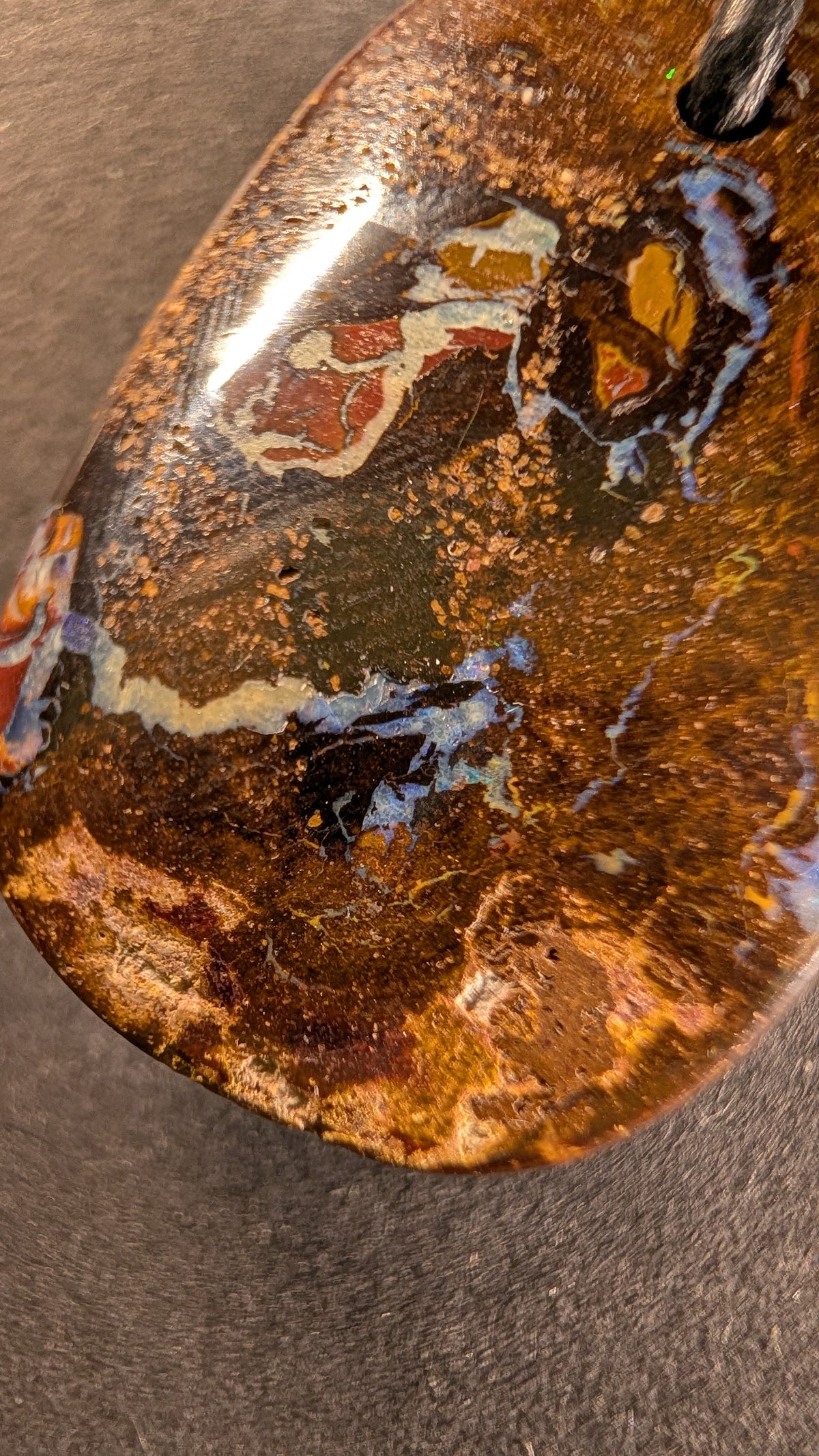 Boulder Opal Kette, 39,2 Carat, intensive Blautöne und schimmerndes Türkis – Ansicht 3