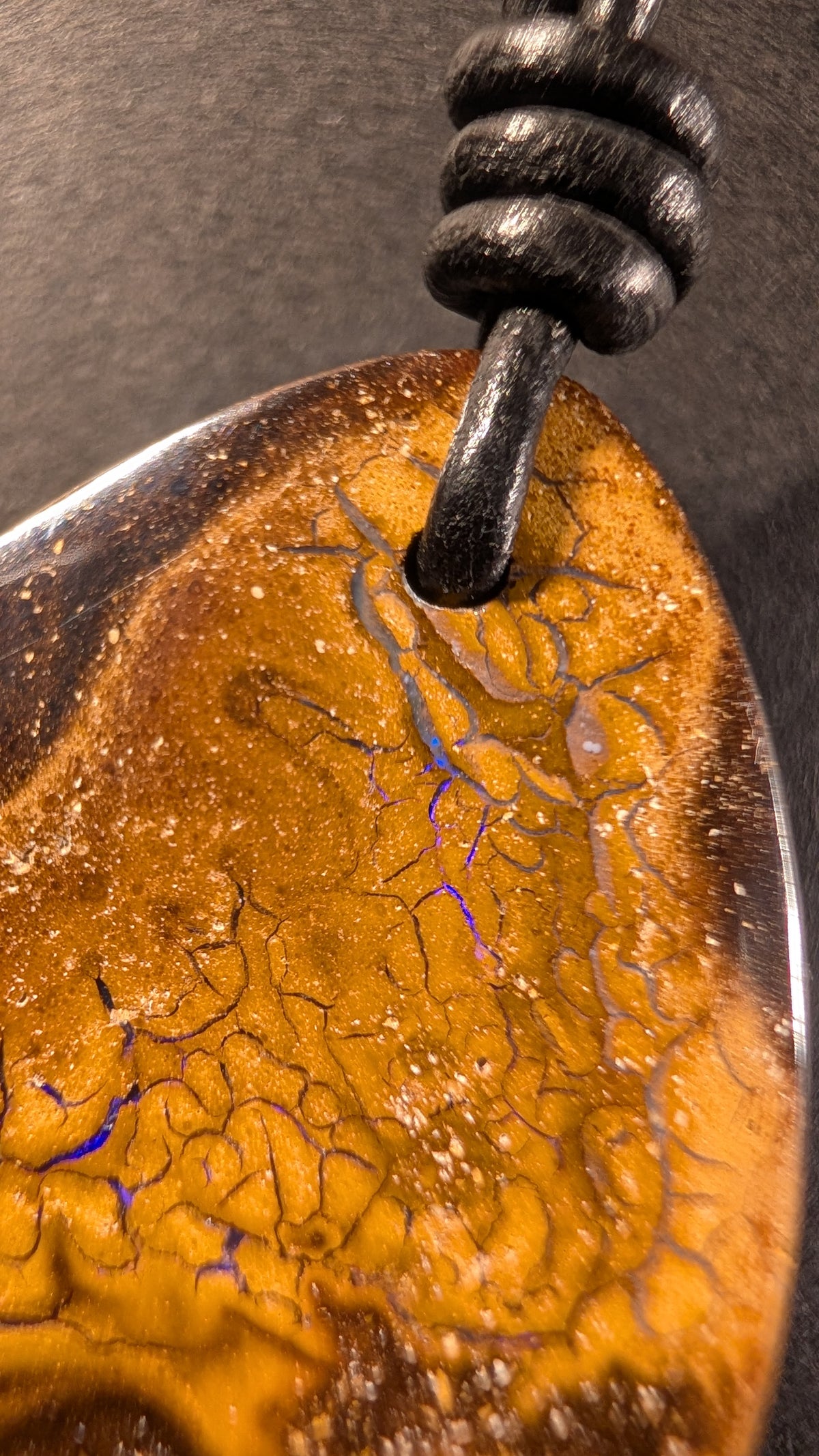 Boulder Opal Kette, 46 Carat, kunstvolles Netzwerk der Maserung – Ansicht 3