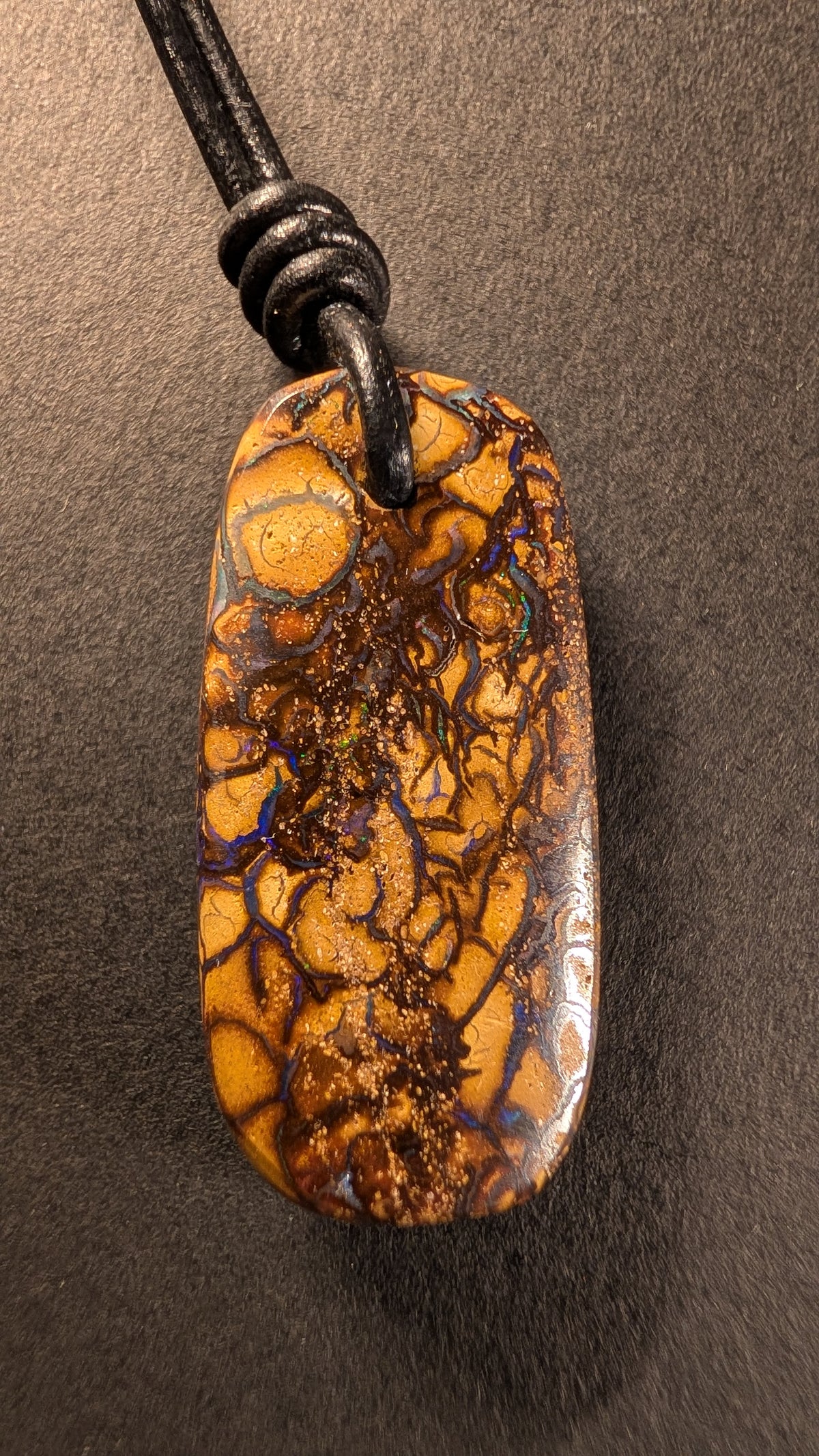 Boulder Opal Kette, 51,7 Carat, Türkis und Grün in Bewegung – Ansicht 2