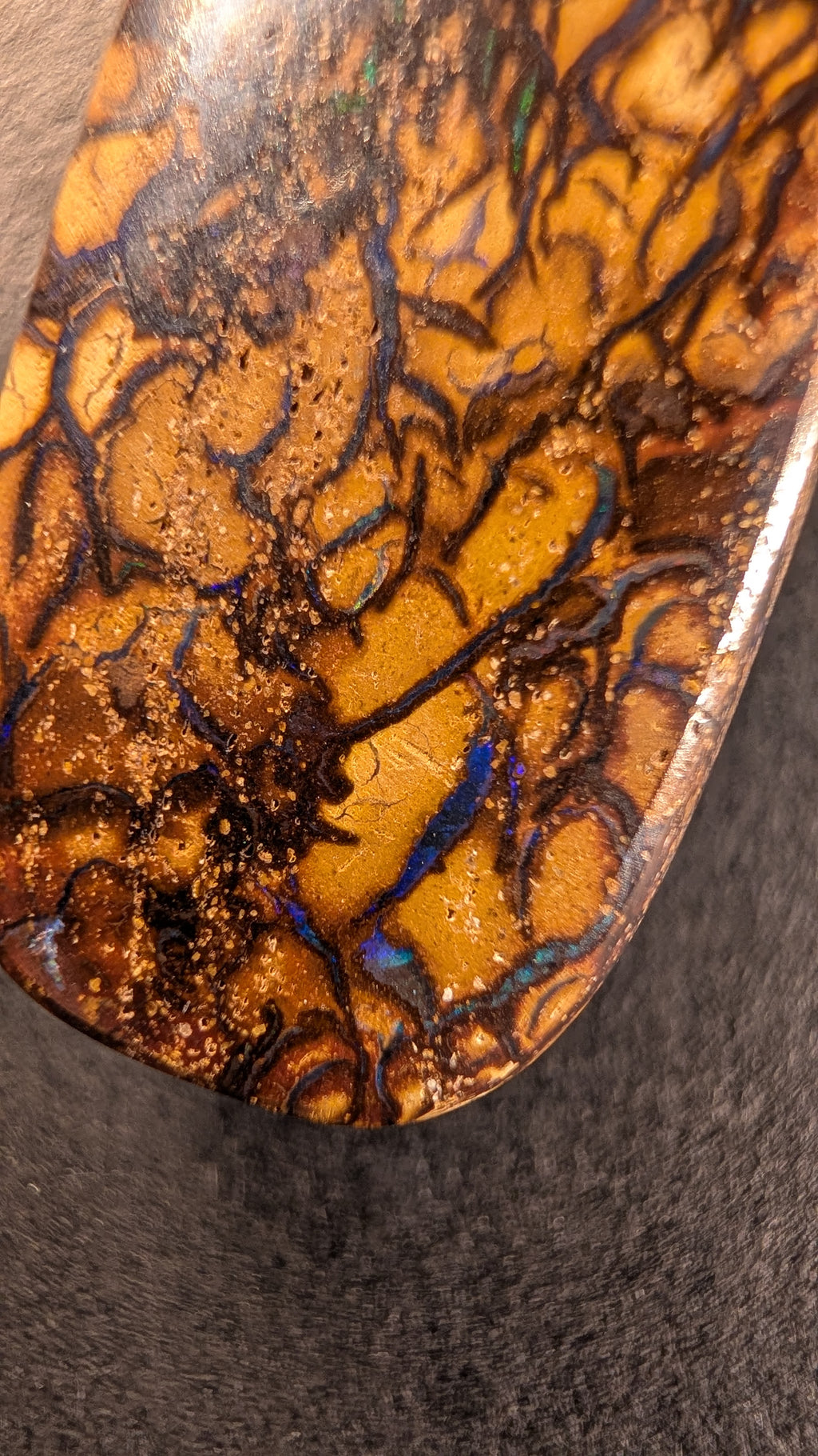 Boulder Opal - Kette - 51,7 Carat