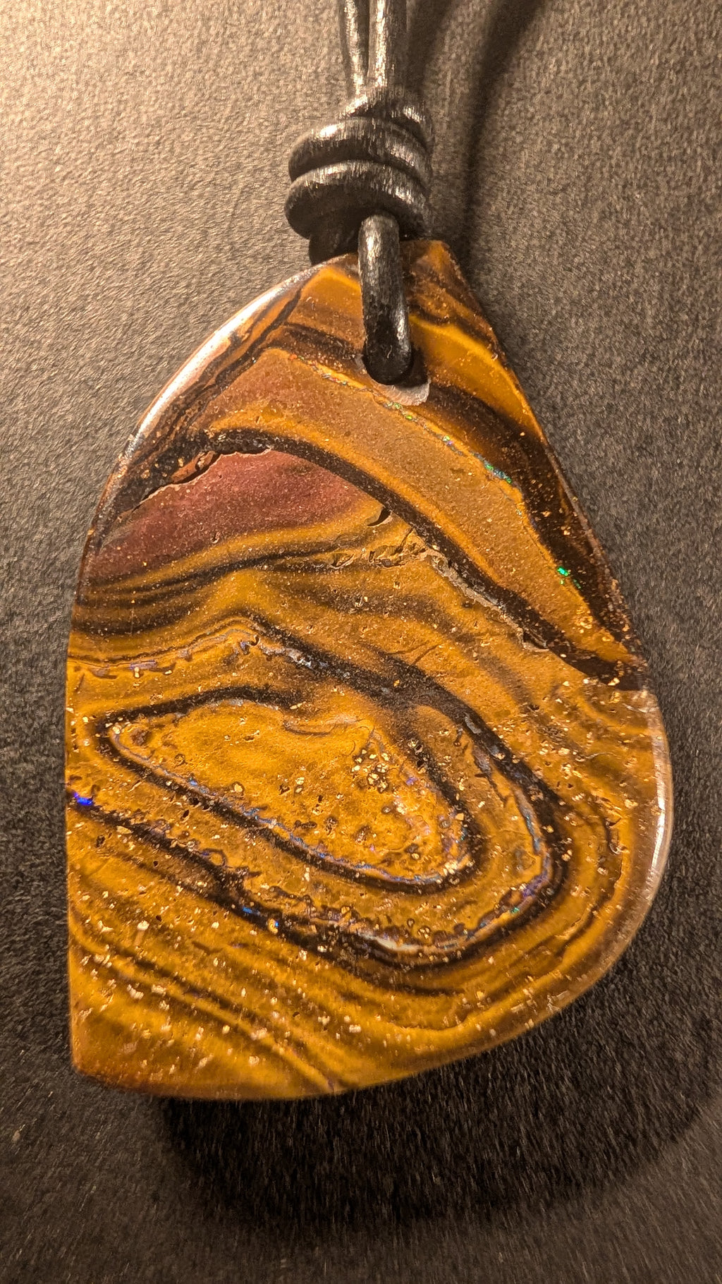 Boulder Opal Kette, 47 Carat, hauchfeine Opalader in Grün und Türkis – Ansicht 2