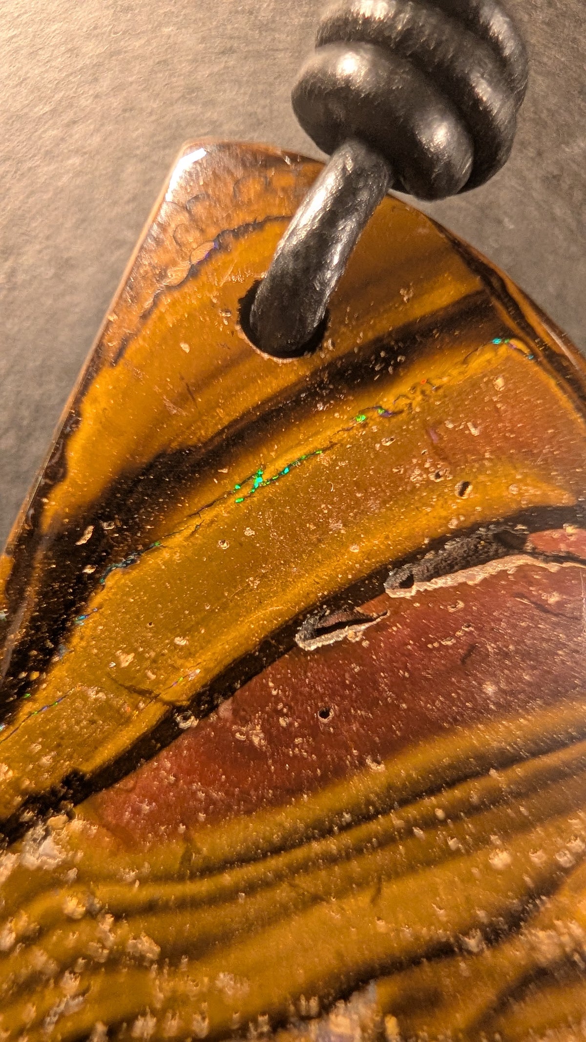 Boulder Opal Kette, 47 Carat, ausdrucksstarke Eisenstein-Matrix – Ansicht 3