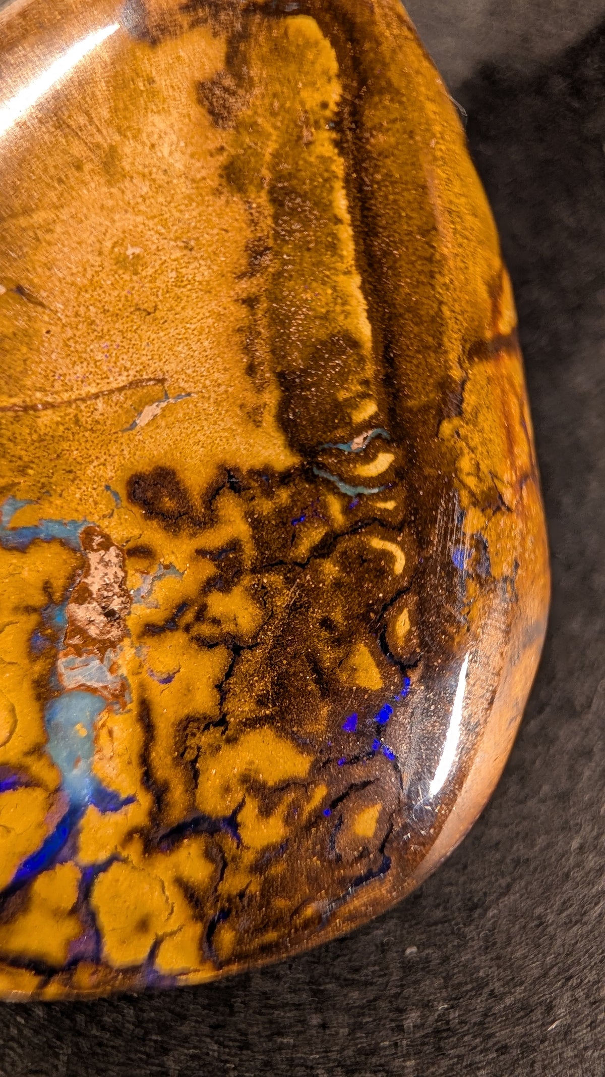 Boulder Opal Kette, 89 Carat, violette Linien und türkisfarbene Partien – Ansicht 3
