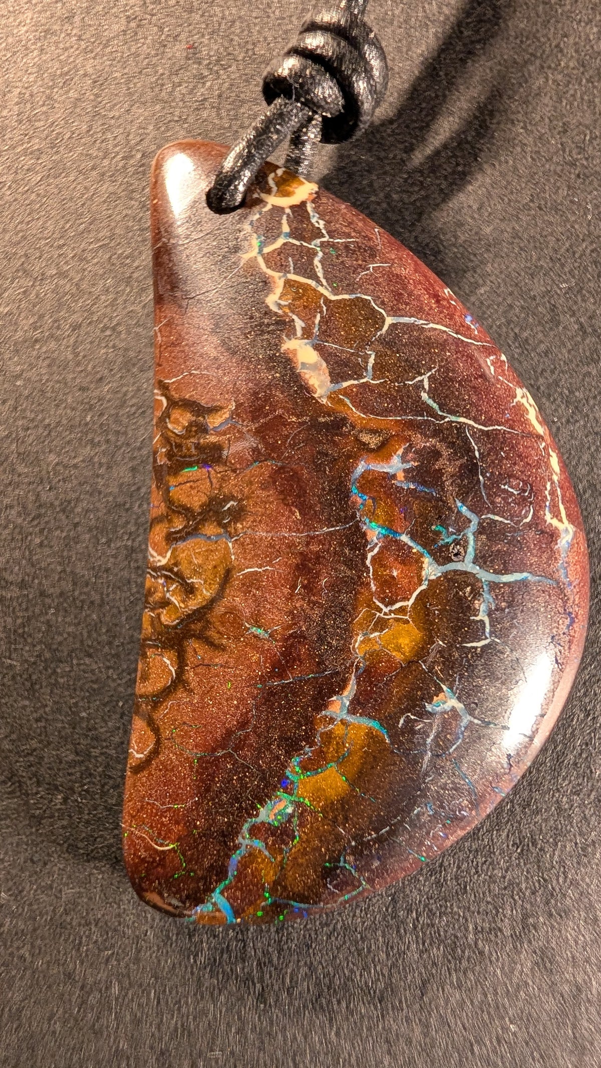 Boulder Opal - Kette - 70 Carat