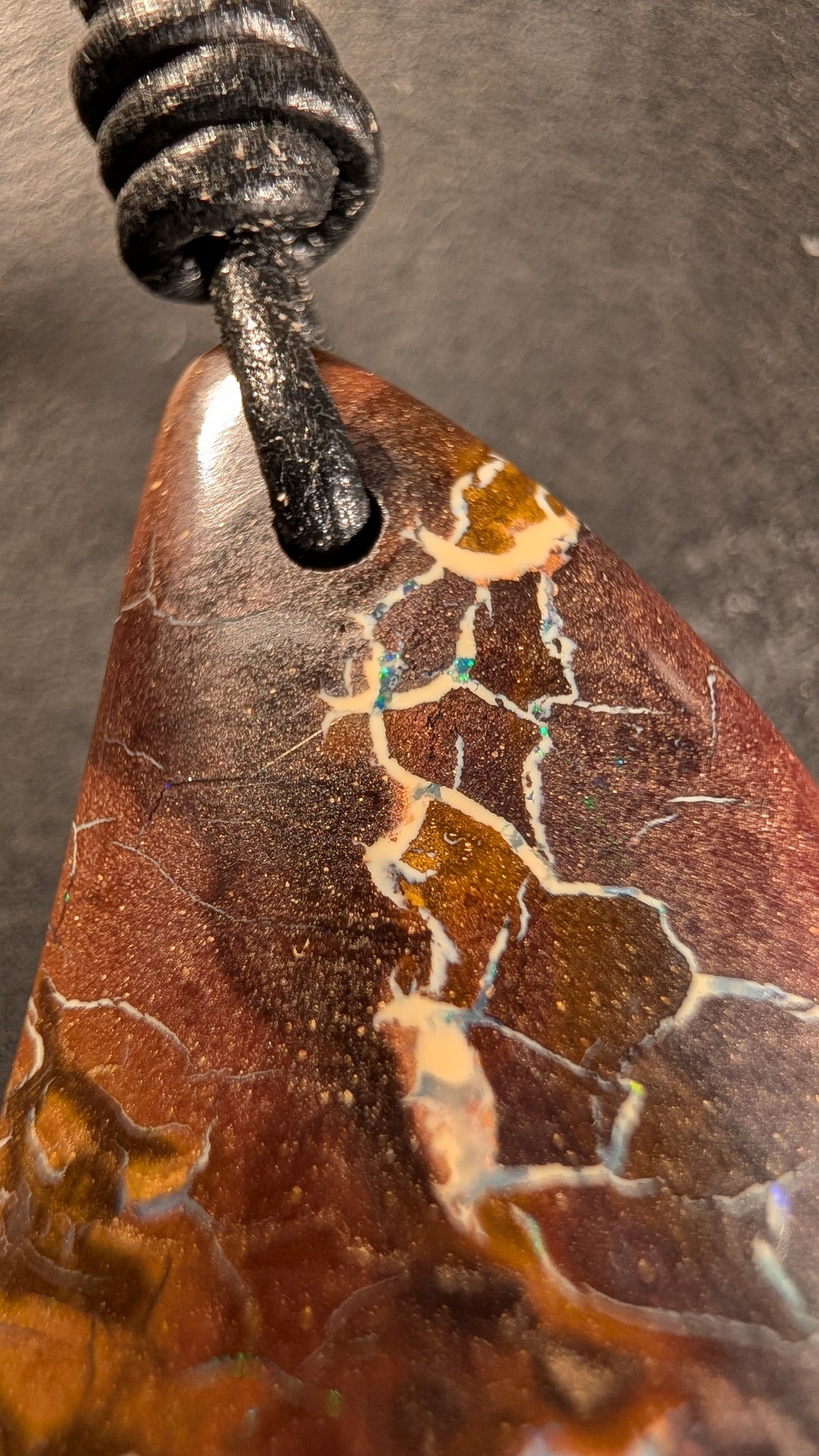 Boulder Opal - Kette - 70 Carat