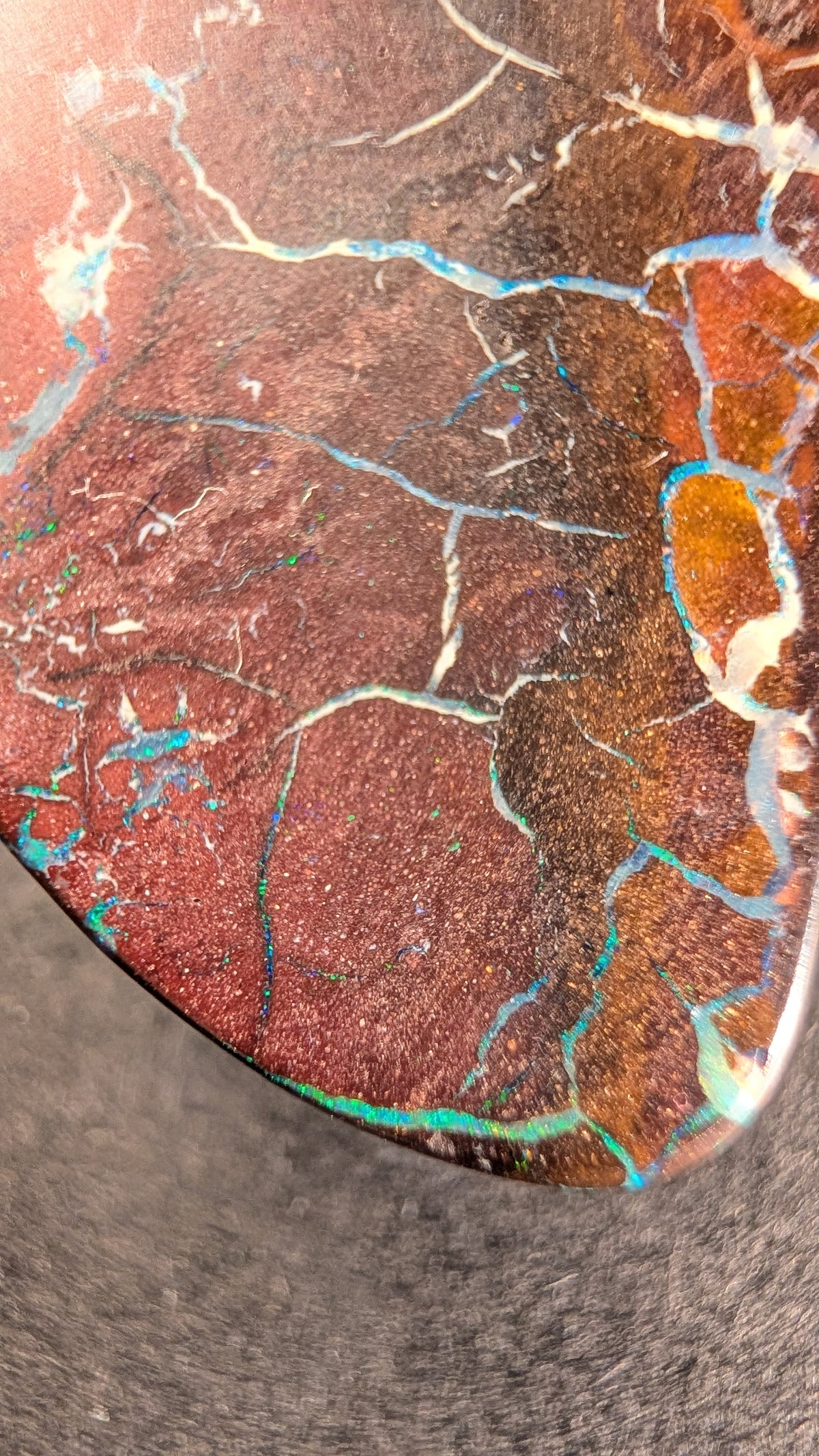 Boulder Opal - Kette - 70 Carat