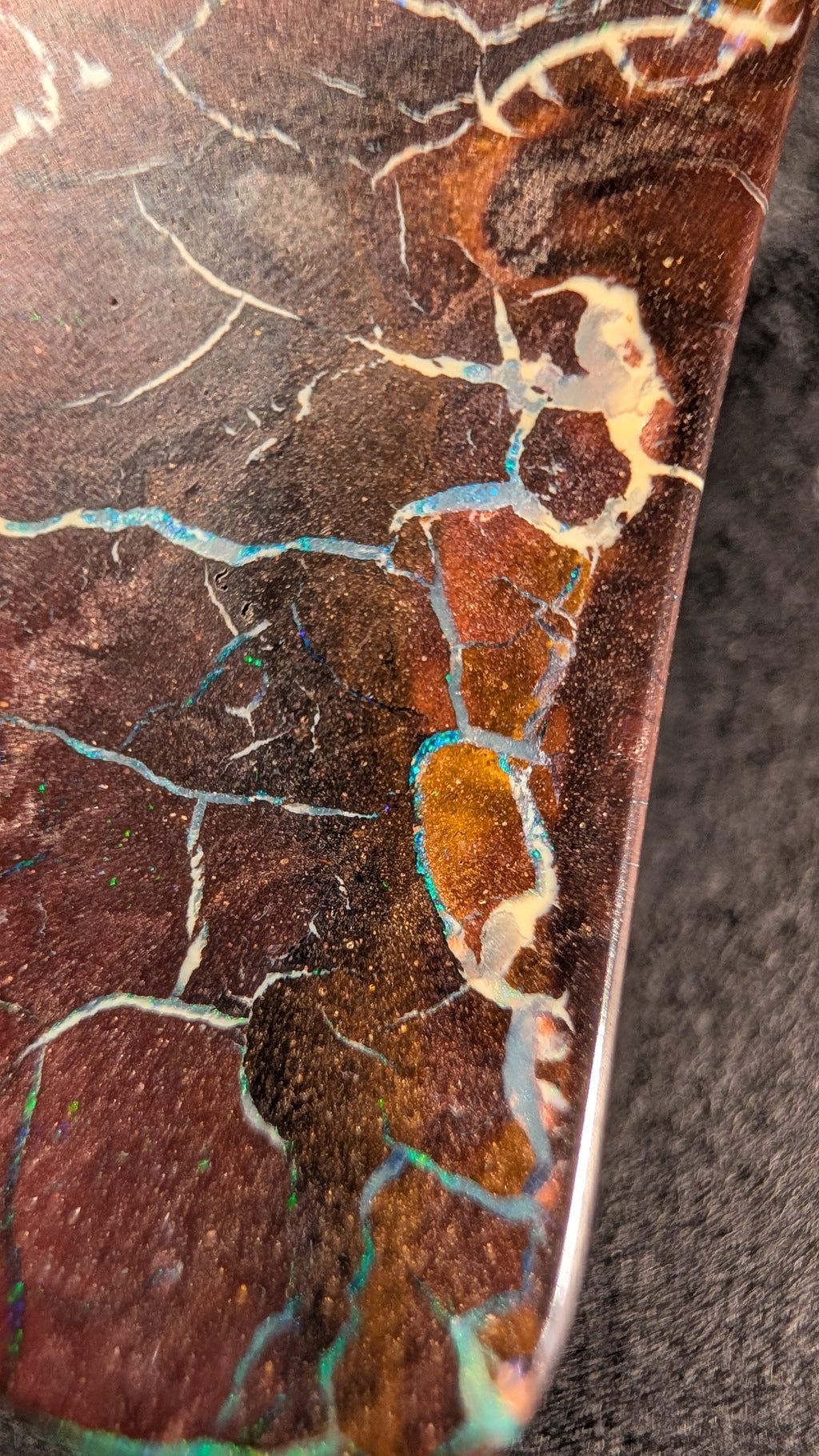 Boulder Opal - Kette - 70 Carat