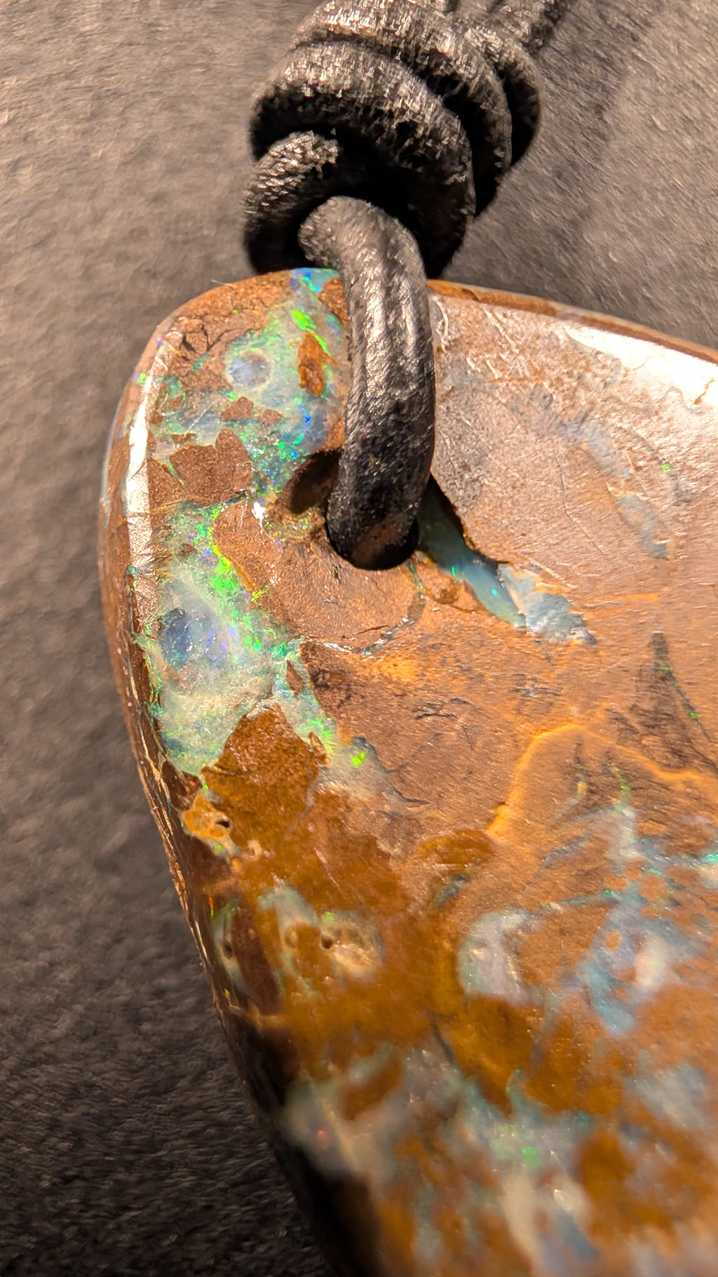 Boulder Opal - Kette - 39,7 Carat