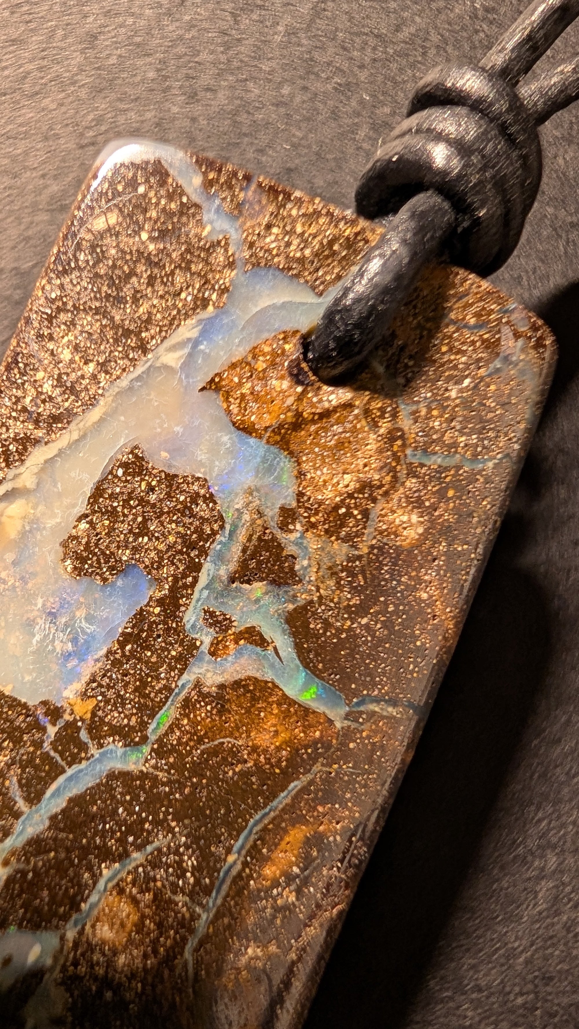 Boulder Opal - Kette - 41,5 Carat