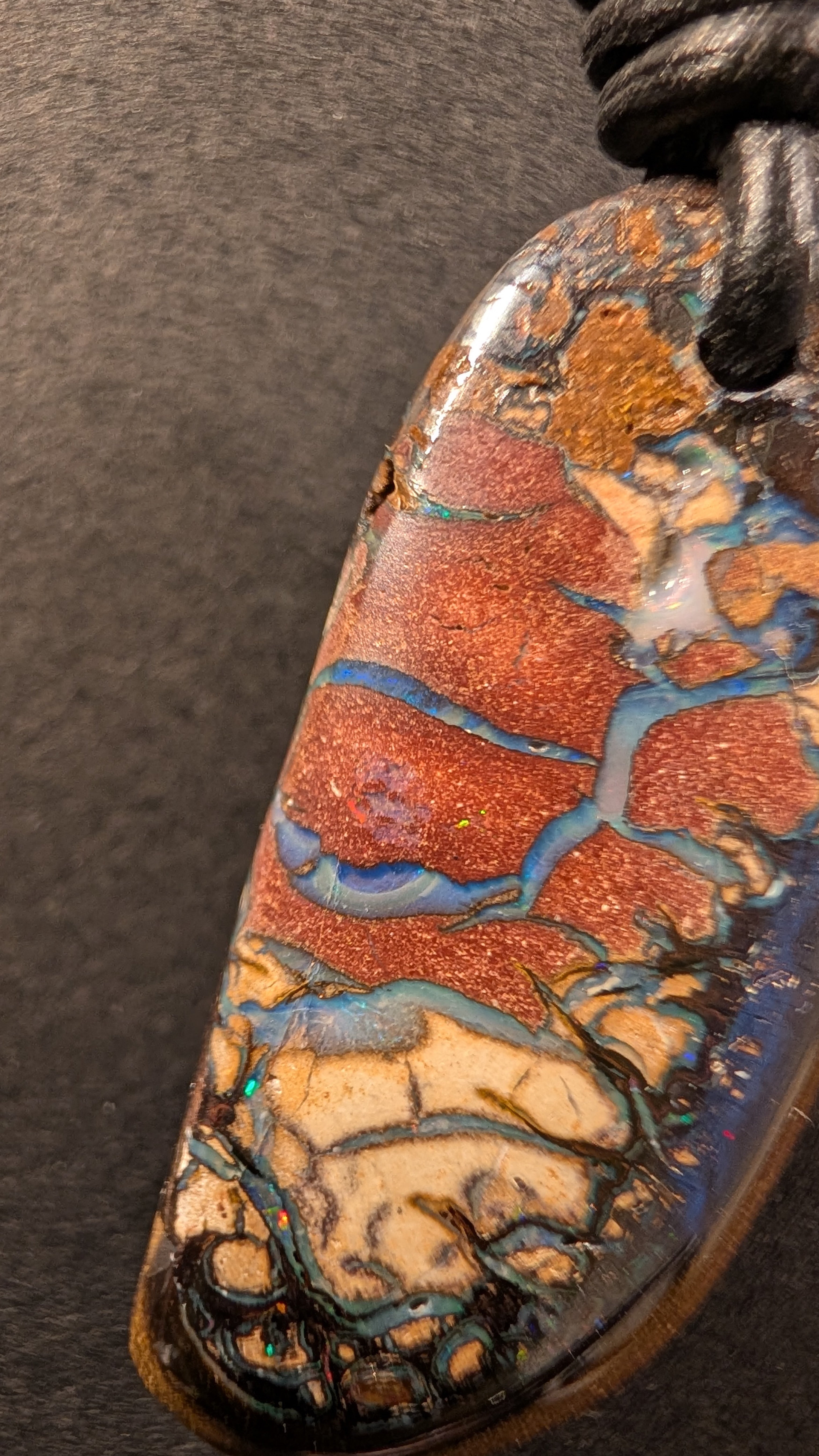 Boulder Opal - Kette - 40,4 Carat
