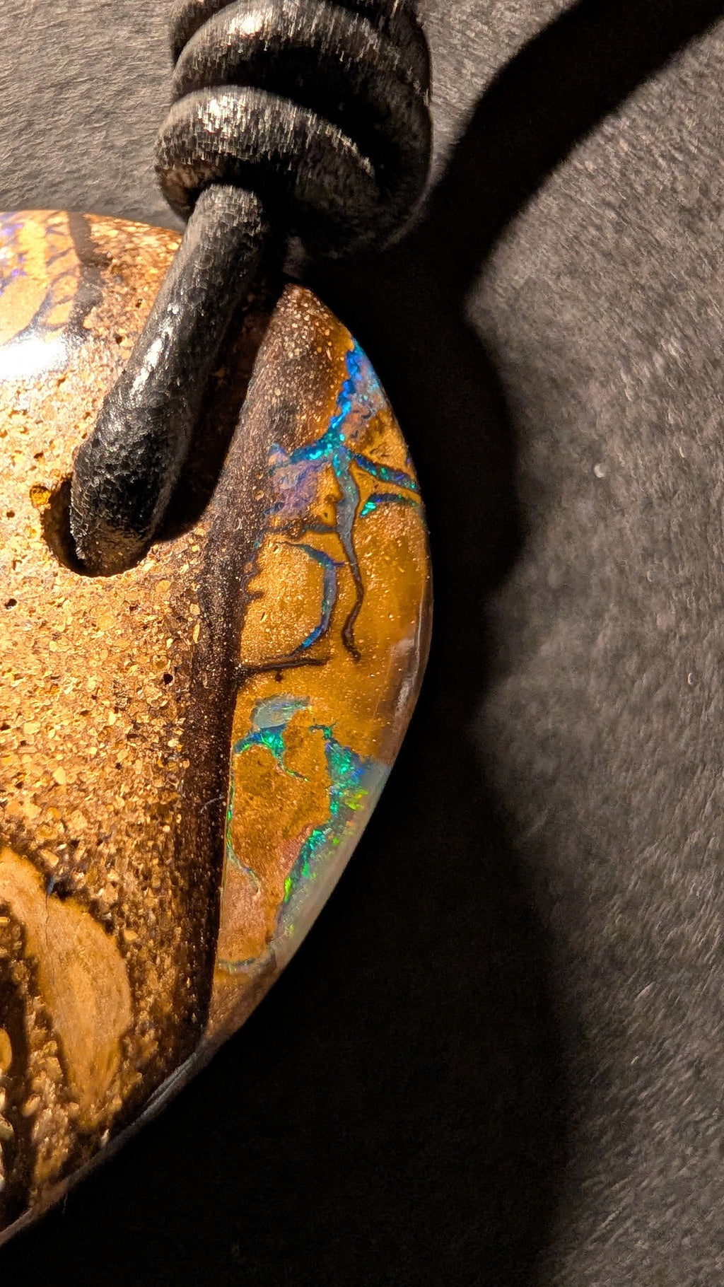 Boulder Opal - Kette - 48,6 Carat