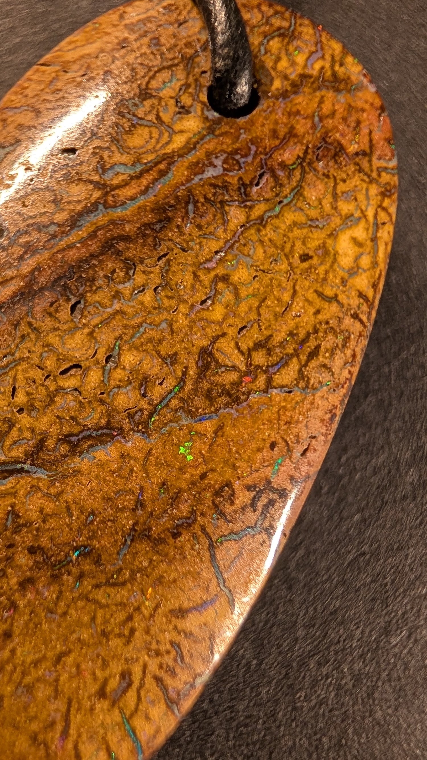 Boulder Opal - Kette - 41,7 Carat