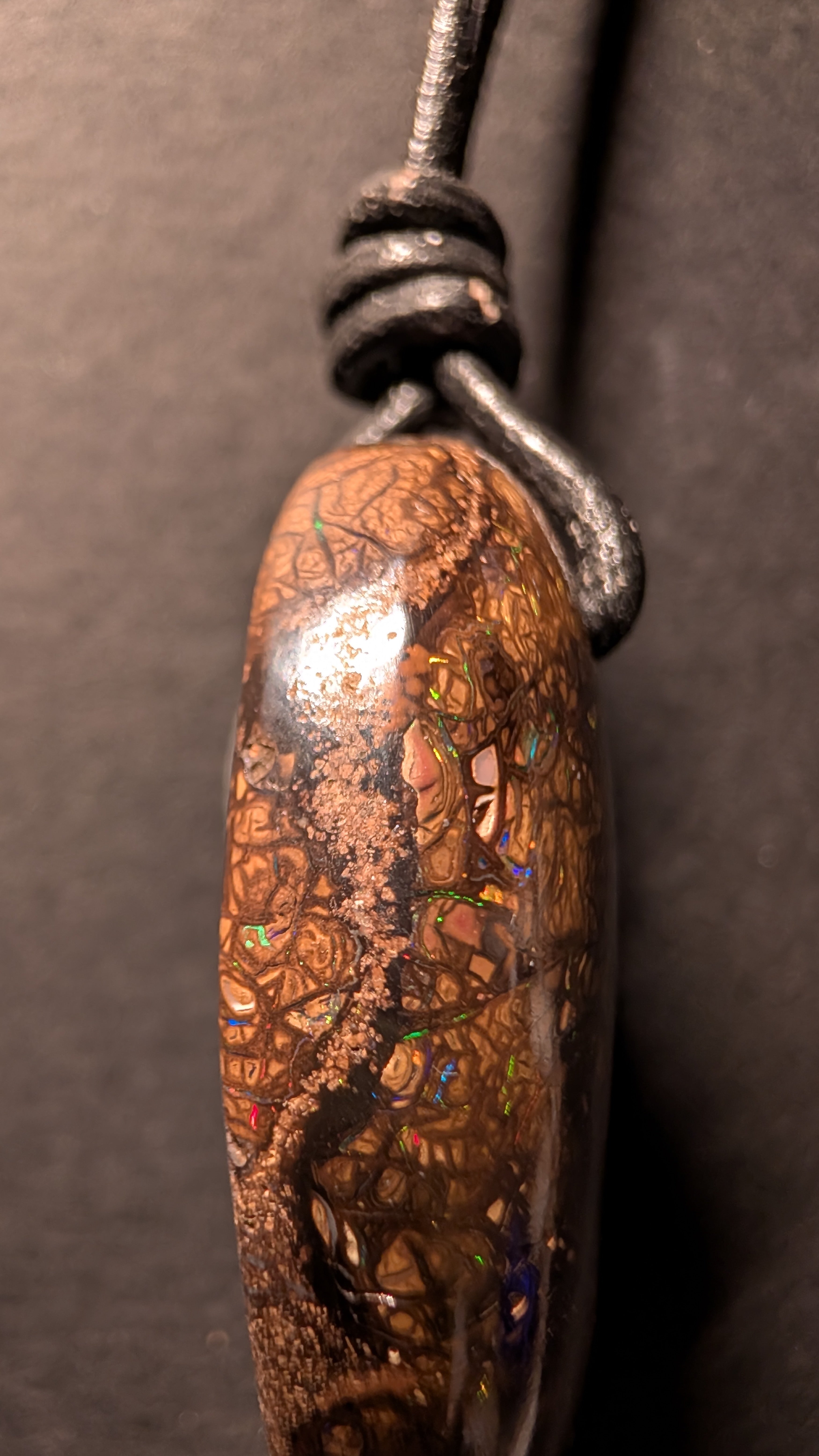 Boulder Opal - Kette - 61,9 Carat