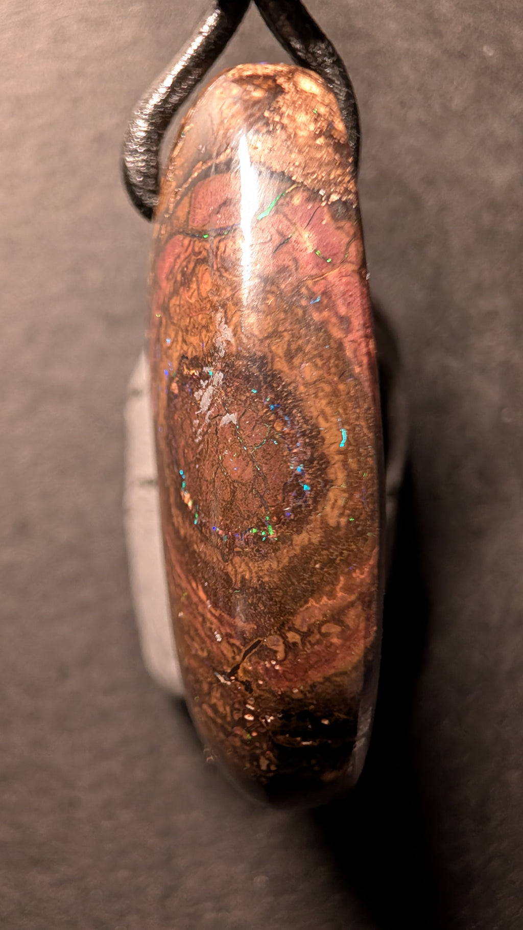 Boulder Opal - Kette - 61,9 Carat