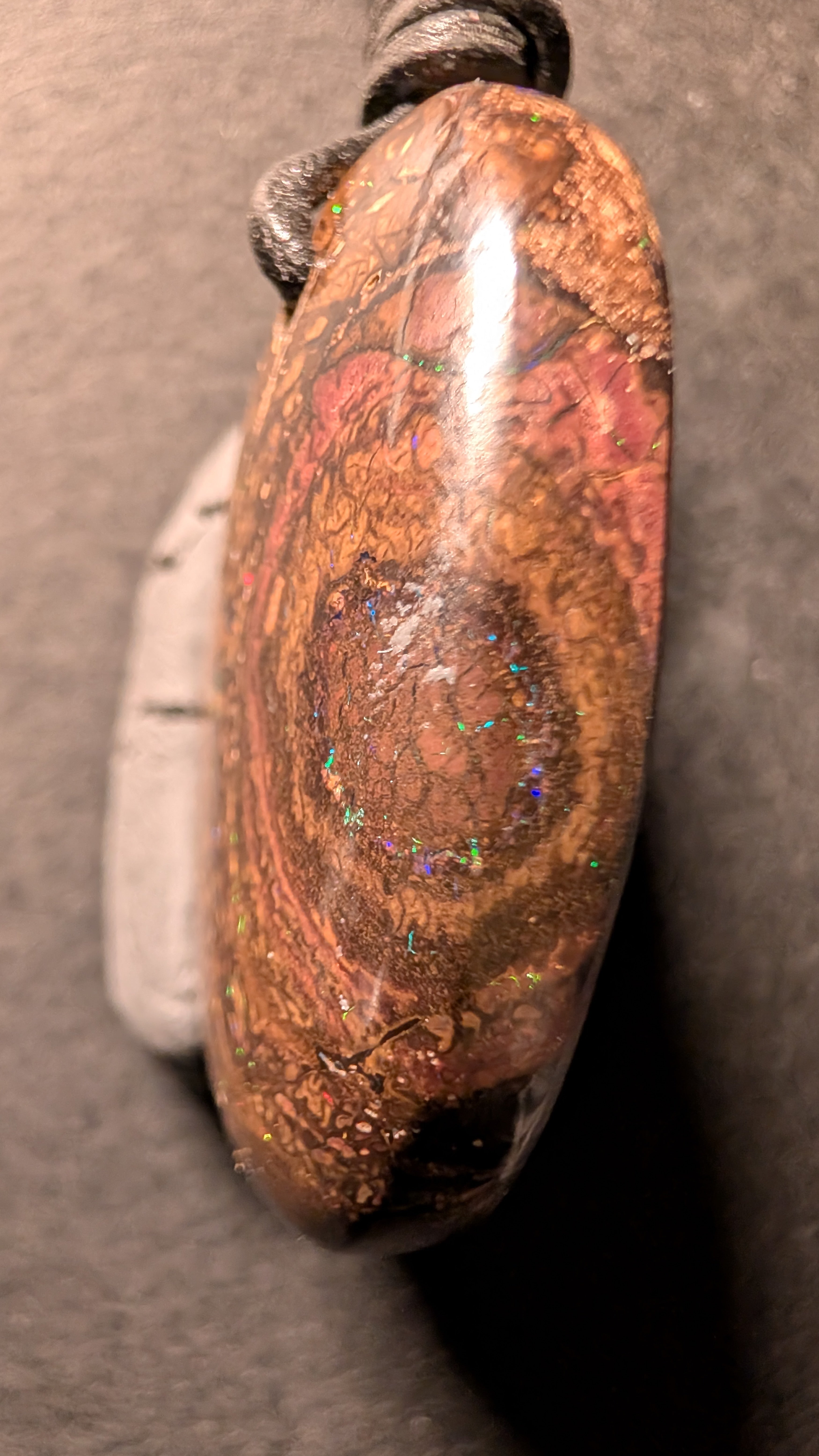 Boulder Opal - Kette - 61,9 Carat