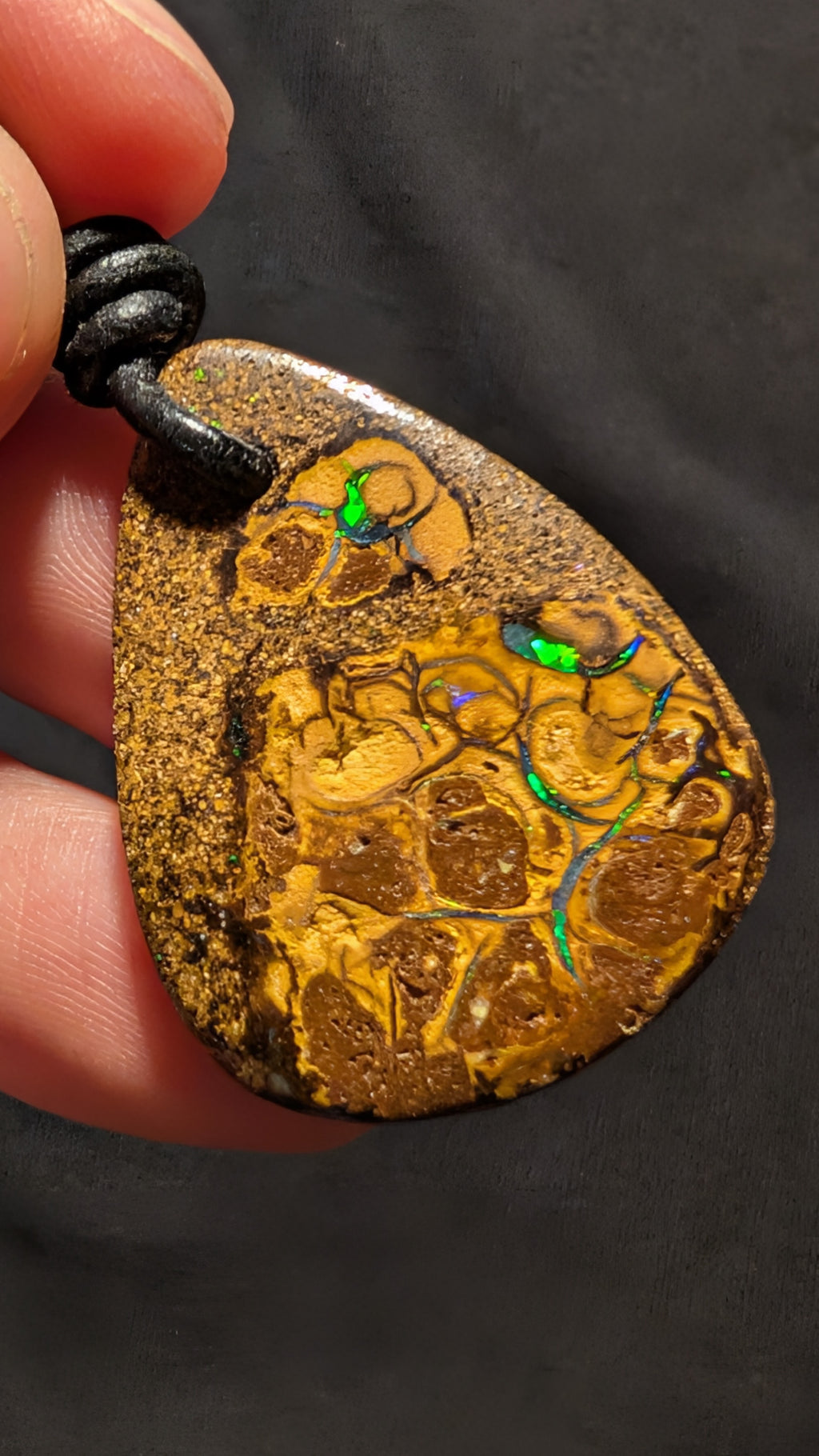 Boulder Opal - Kette - 26,8 Carat