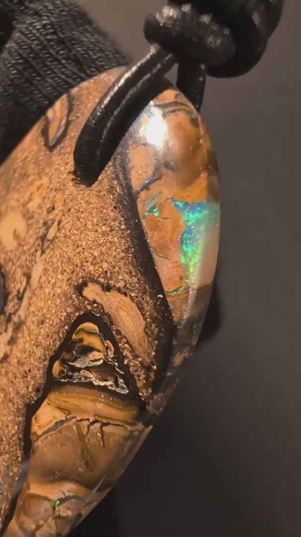 Boulder Opal - Kette - 48,6 Carat