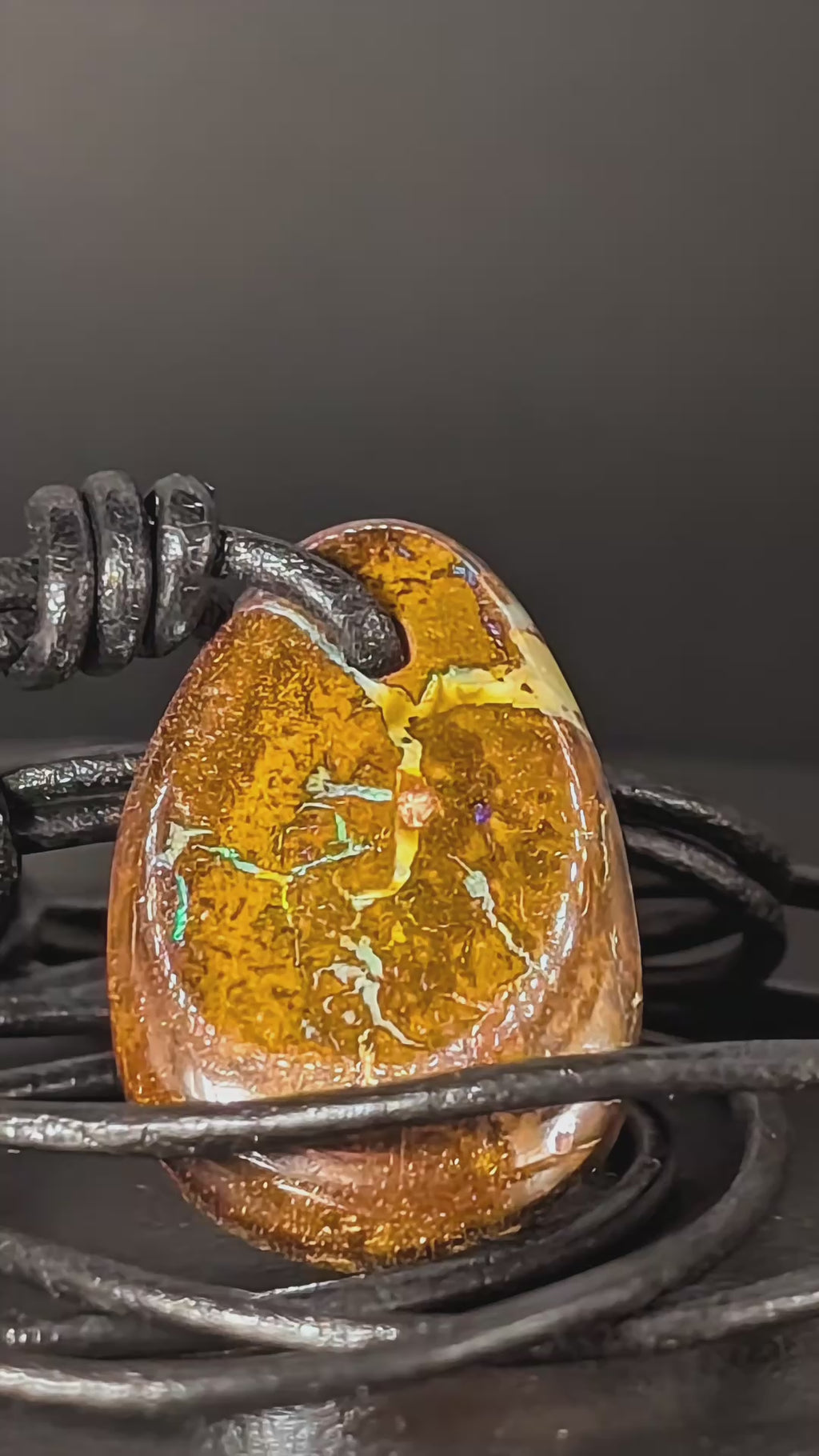 Boulder Opal - Kette - 36 Carat