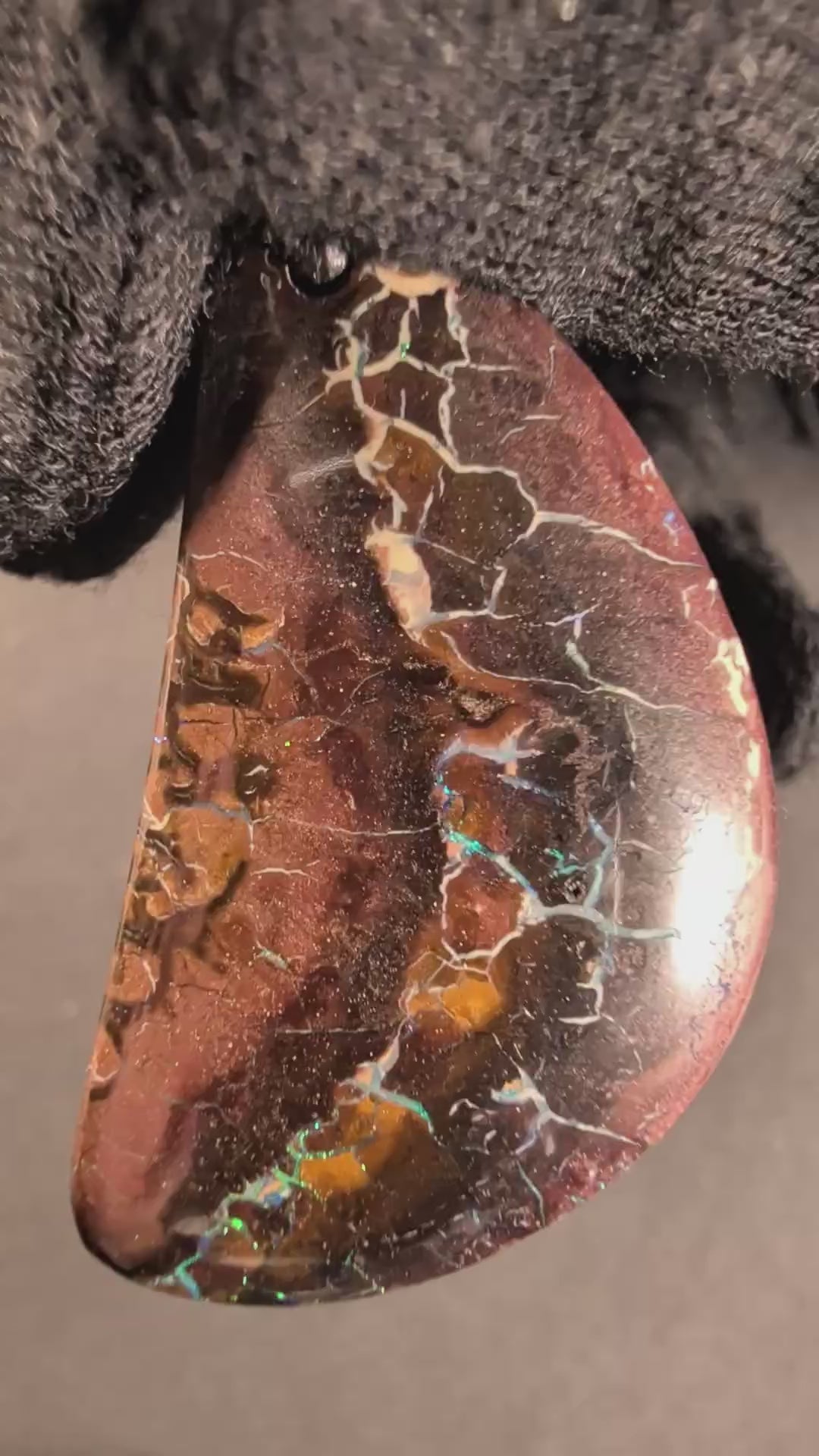 Boulder Opal - Kette - 70 Carat