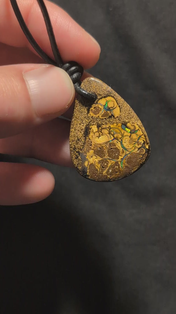 Boulder Opal - Kette - 26,8 Carat